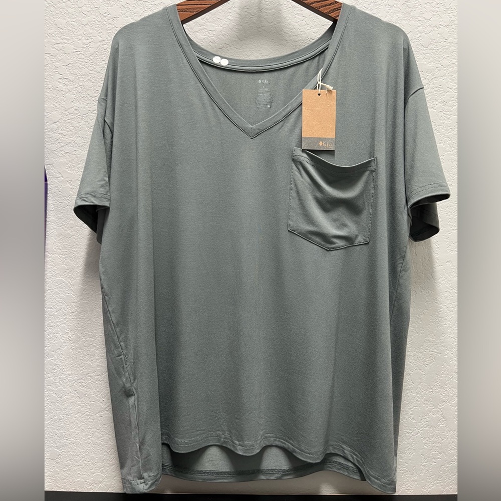 KyteBaby Women’s Relaxed Fit V-Neck Tee in Charcoal, Size L